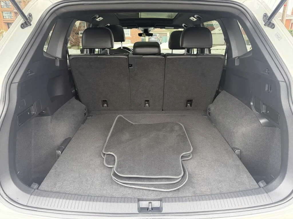 VW Tiguan Comfortline* R-Line* Black* АвтоКредит* (ЦЕНА ДО Б, снимка 17 - Автомобили и джипове - 54634514