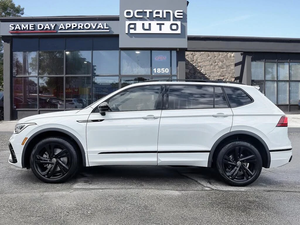 VW Tiguan Comfortline* R-Line* Black* АвтоКредит* (ЦЕНА ДО Б, снимка 3 - Автомобили и джипове - 54634514