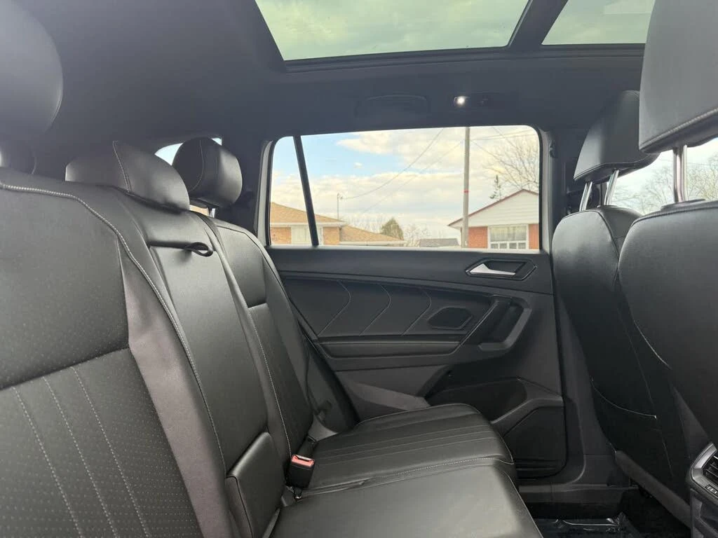 VW Tiguan Comfortline* R-Line* Black* АвтоКредит* (ЦЕНА ДО Б, снимка 16 - Автомобили и джипове - 54634514
