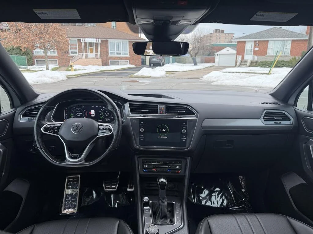 VW Tiguan Comfortline* R-Line* Black* АвтоКредит* (ЦЕНА ДО Б, снимка 6 - Автомобили и джипове - 54634514