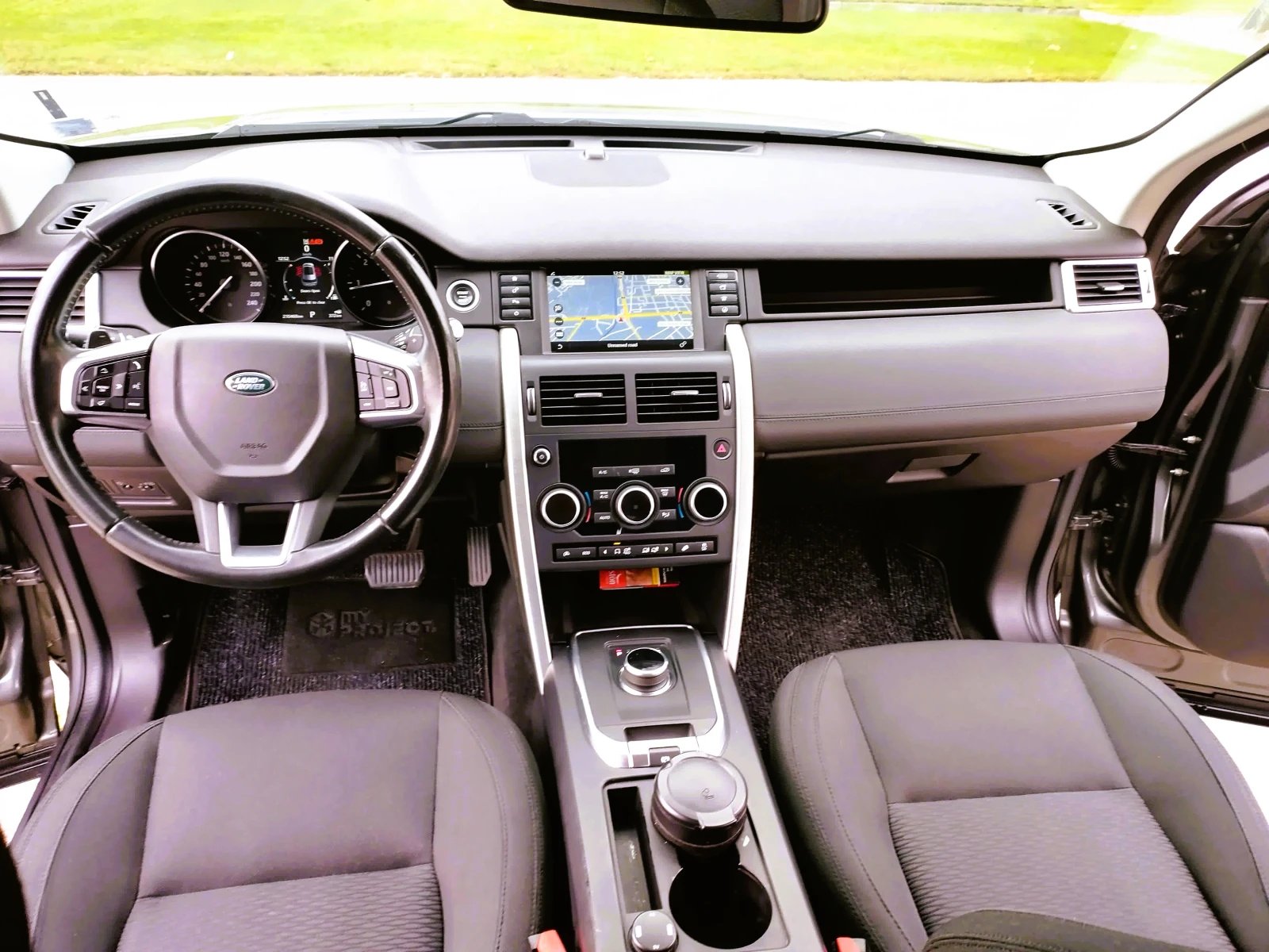 Land Rover Discovery Sport 2.0D - Топ състояние , снимка 8 - Автомобили и джипове - 54856801