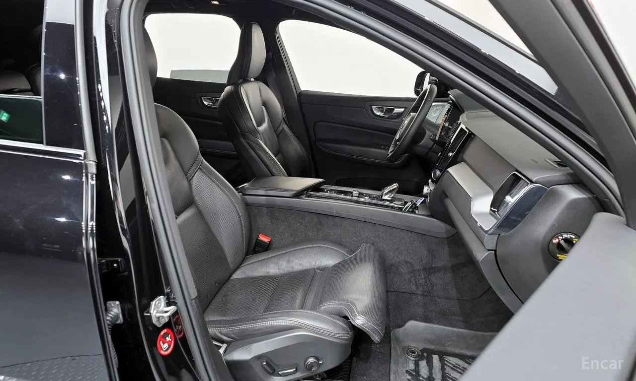 Volvo XC60 B6 | R-Design | 4x4 | PILOT ASSIST | HUD | 360 ��� | Mobile.bg � ����������� 16