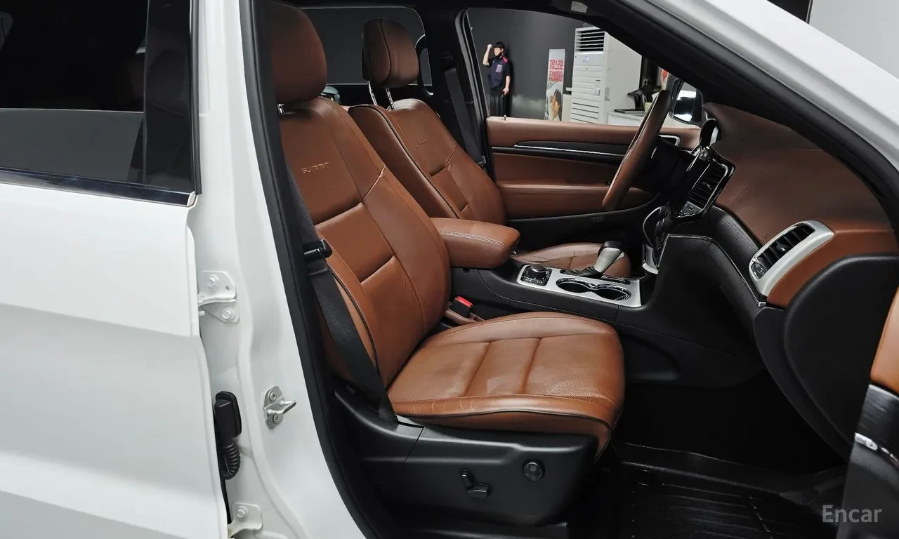 Jeep Grand cherokee SUMMMIT / ВЪЗДУХ / ОБДУХ / ПАНО / ДИСТРОНИК, снимка 13 - Автомобили и джипове - 55900880