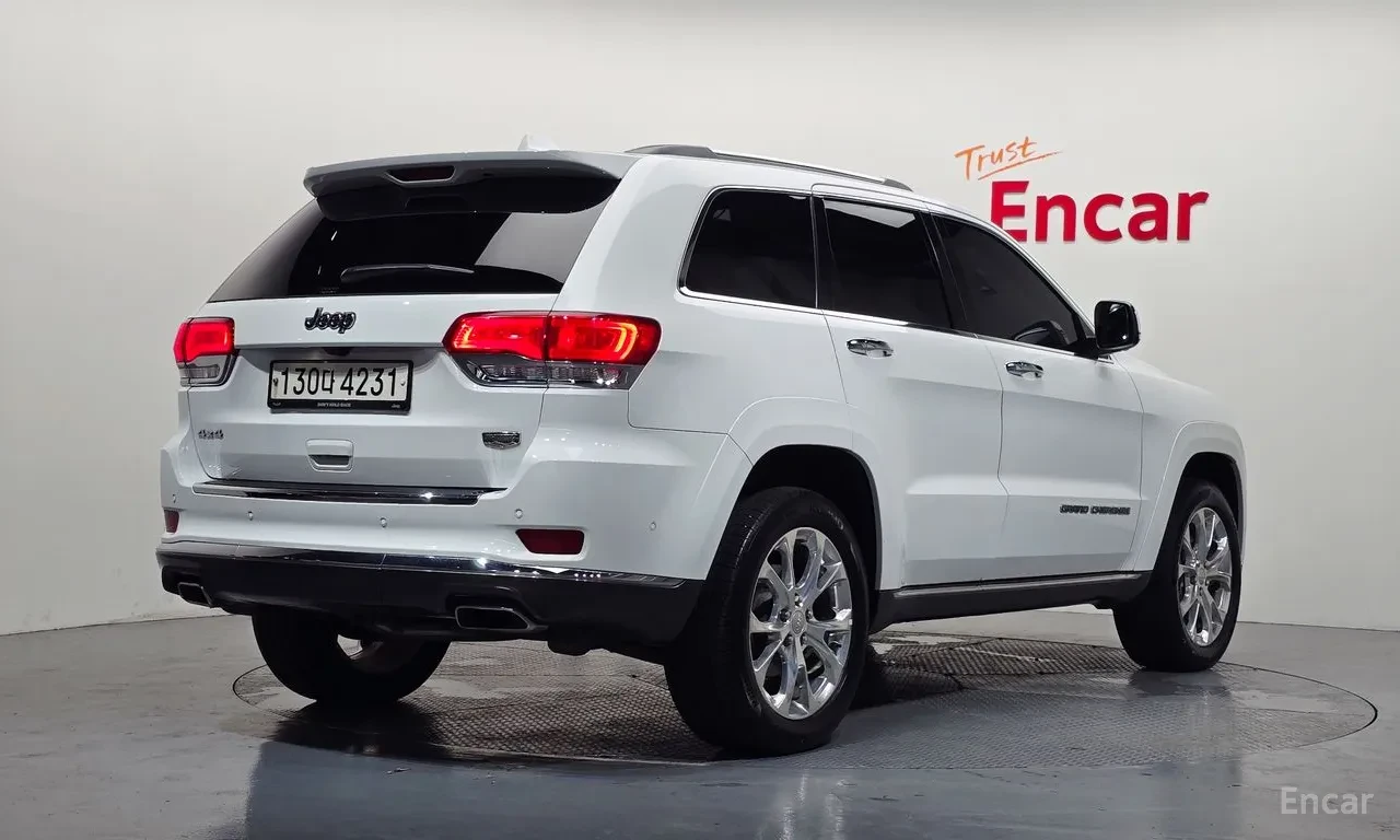 Jeep Grand cherokee SUMMMIT / ВЪЗДУХ / ОБДУХ / ПАНО / ДИСТРОНИК, снимка 2 - Автомобили и джипове - 55900880