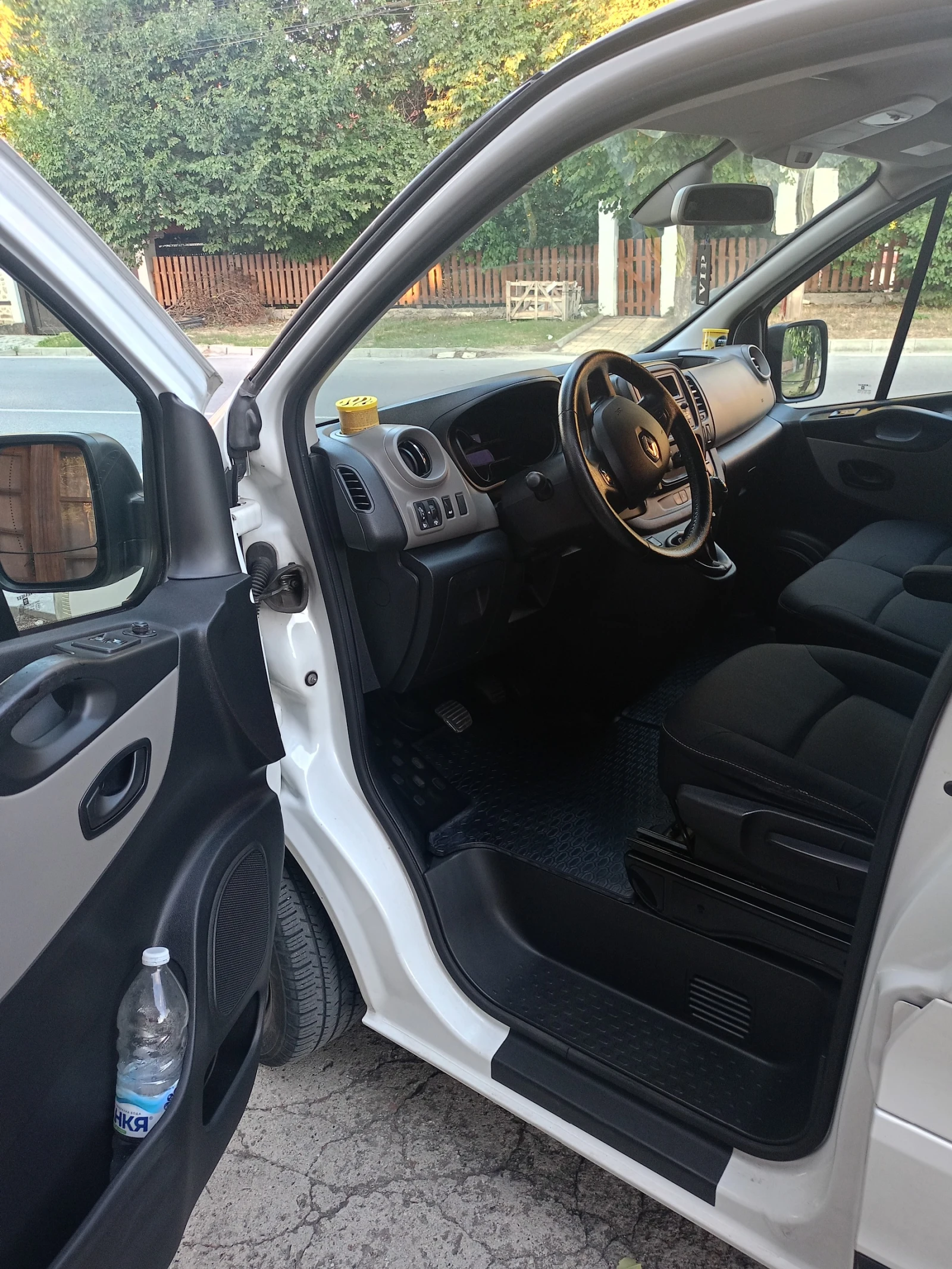 Renault Trafic, снимка 5 - Бусове и автобуси - 56060363