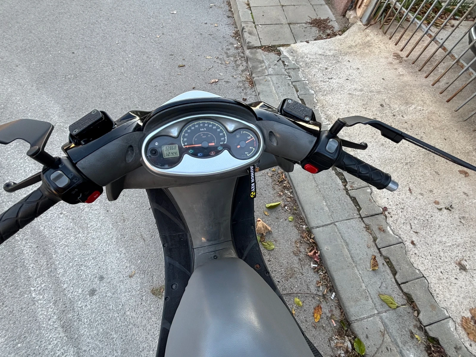 Yamaha Majesty Нови огледала, слюда, два ауспуха, нов акумулатор  - изображение 6