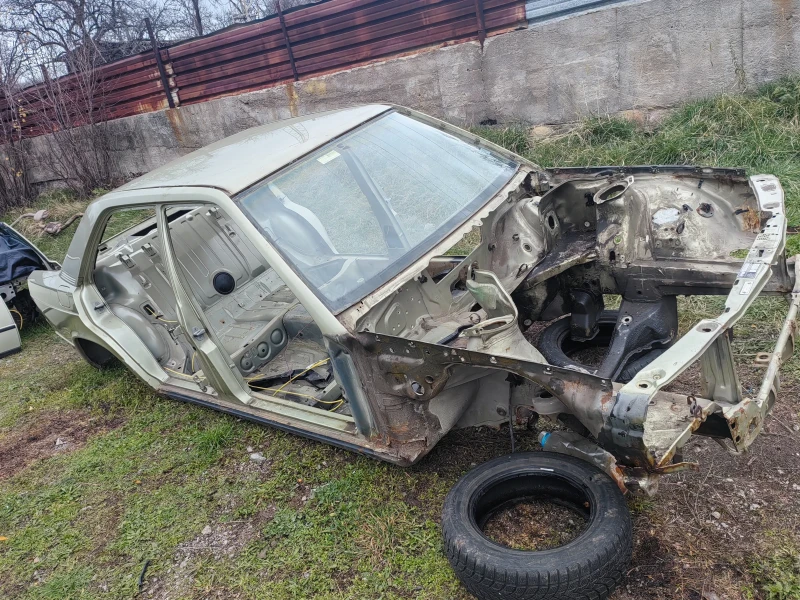 Mercedes-Benz 190 Голо купе , снимка 4 - Автомобили и джипове - 50565745