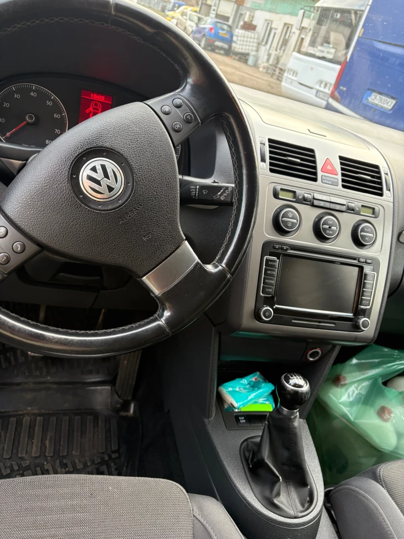 VW Touran 1.4 TSI, снимка 14 - Автомобили и джипове - 52899795