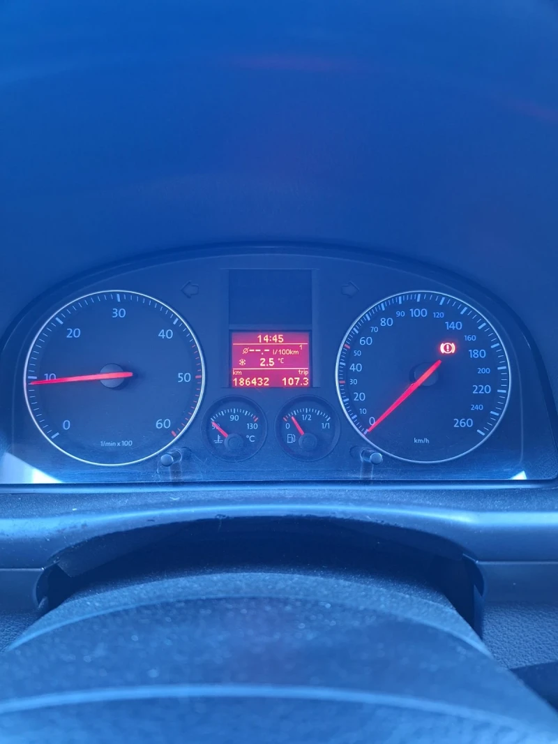 VW Touran 1.9, снимка 12 - Автомобили и джипове - 53053719