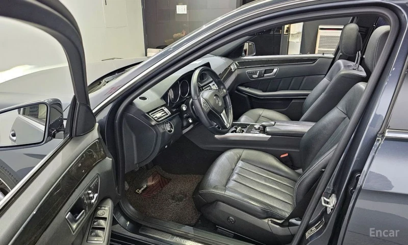 Mercedes-Benz E 220, снимка 10 - Автомобили и джипове - 53515312