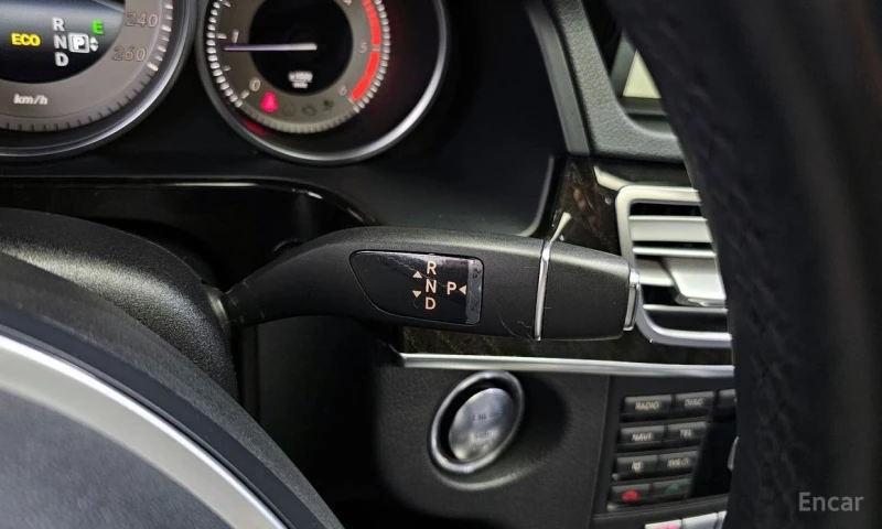 Mercedes-Benz E 220, снимка 9 - Автомобили и джипове - 53515312