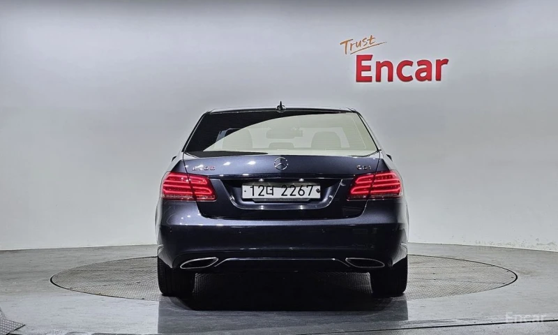 Mercedes-Benz E 220, снимка 4 - Автомобили и джипове - 53515312