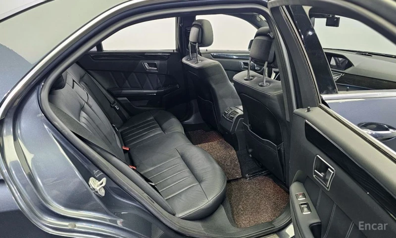 Mercedes-Benz E 220, снимка 12 - Автомобили и джипове - 53515312
