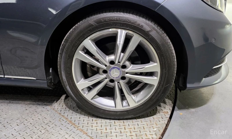 Mercedes-Benz E 220, снимка 5 - Автомобили и джипове - 53515312