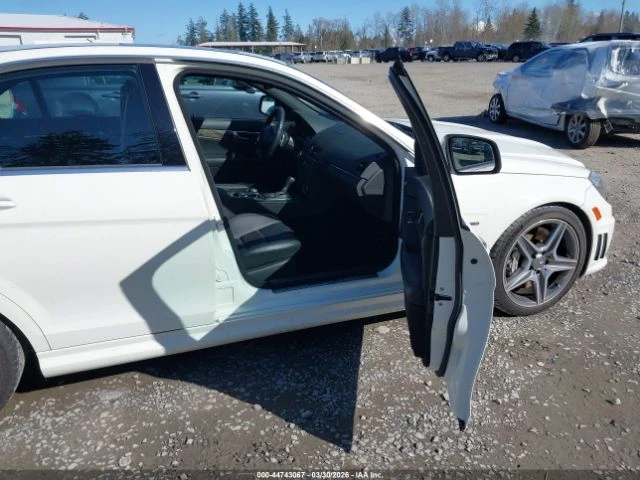 Mercedes-Benz C 63 AMG * AMG* 6.3* КОЖА* ПОДГРЕВ* ШИБИДАХ* , снимка 5 - Автомобили и джипове - 54219956