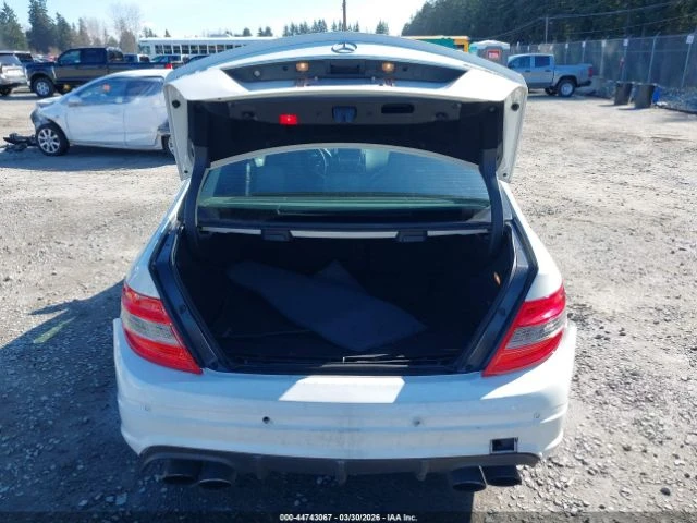 Mercedes-Benz C 63 AMG * AMG* 6.3* КОЖА* ПОДГРЕВ* ШИБИДАХ* , снимка 6 - Автомобили и джипове - 54219956