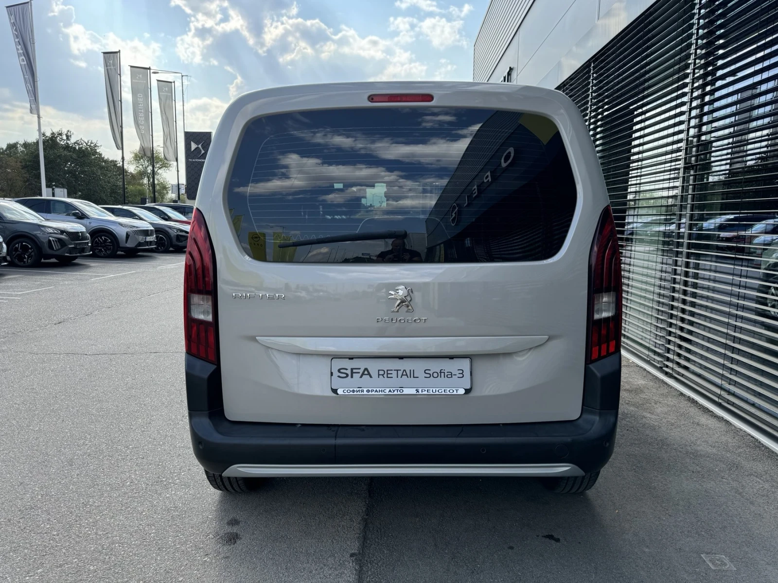 Peugeot Rifter ALLURE 1.5 BlueHDI 130 hp EAT8 STT E6 - изображение 6