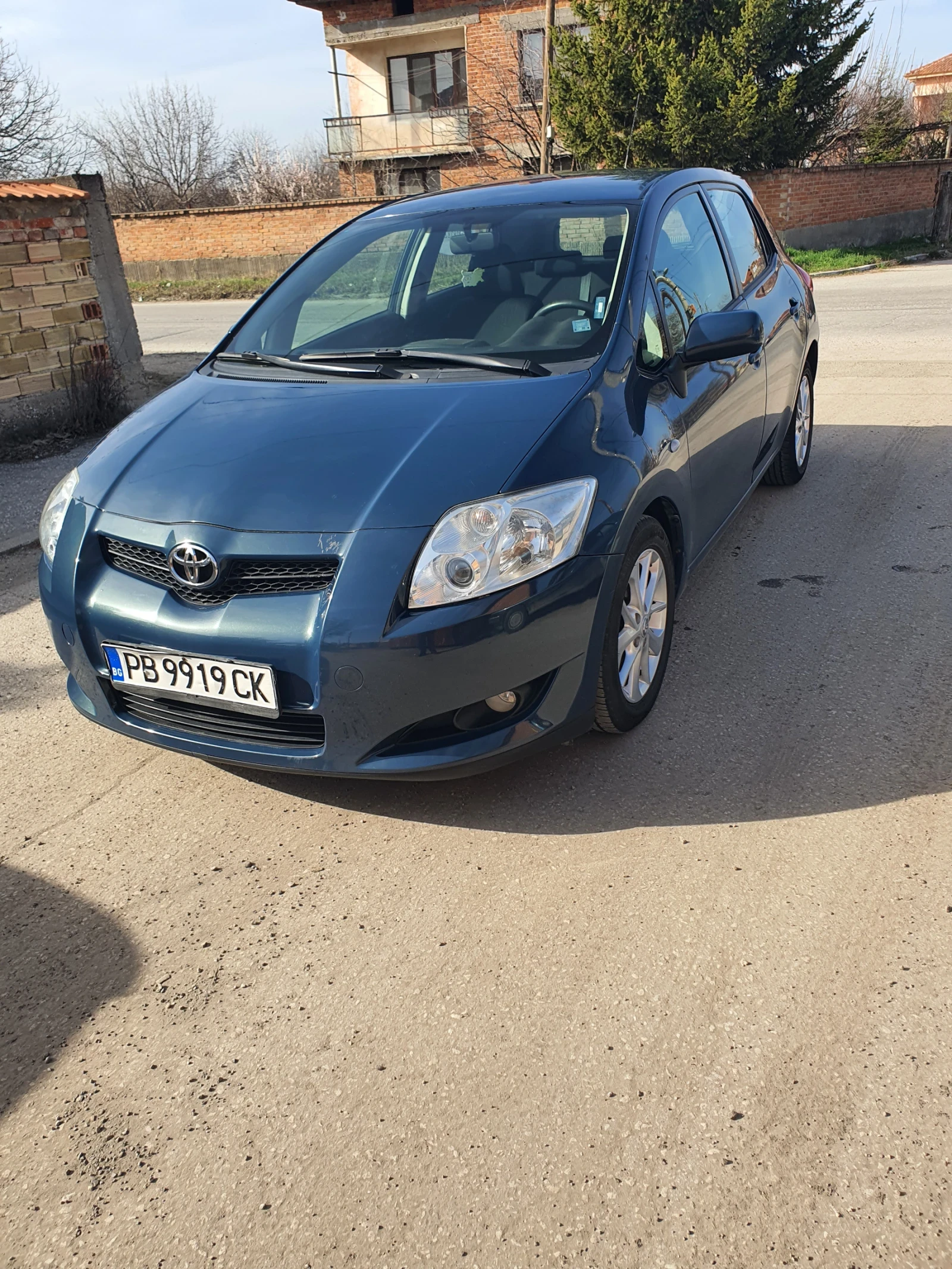 Toyota Auris  - изображение 2