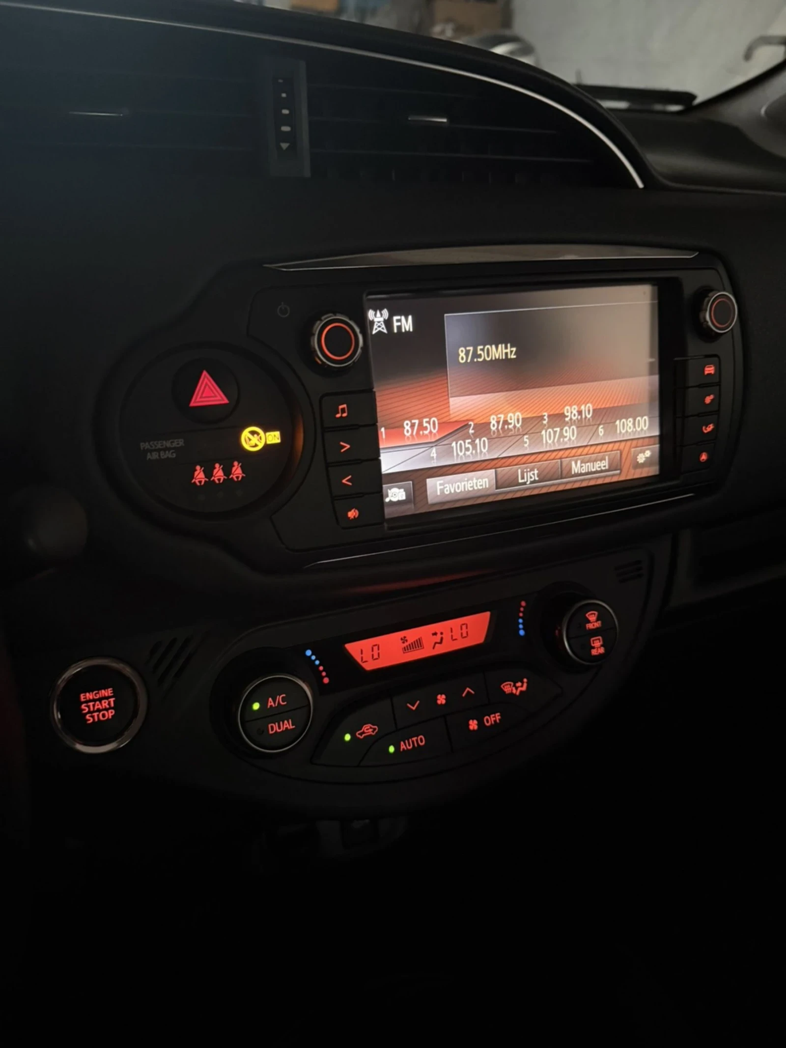 Toyota Yaris   Keyless/Кожа/Камера/Navi/Гаранция - изображение 10