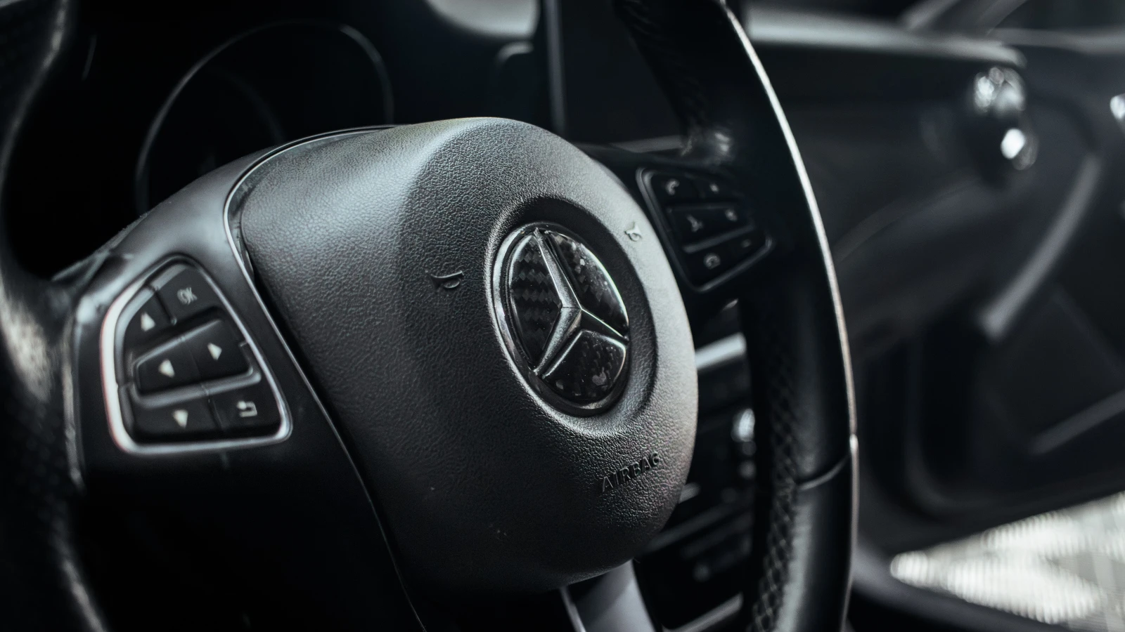 Mercedes-Benz CLA 250 MATTE BLACK* SPORT EXHAUST* STAGE* AMBIENT* CARBON, снимка 16 - Автомобили и джипове - 53943652