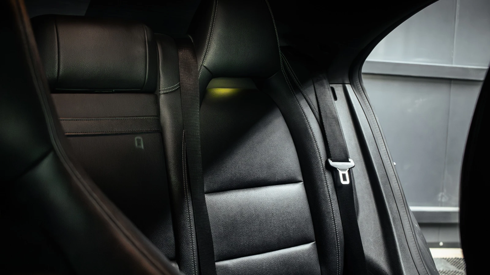 Mercedes-Benz CLA 250 MATTE BLACK* SPORT EXHAUST* STAGE* AMBIENT* CARBON, снимка 17 - Автомобили и джипове - 53943652