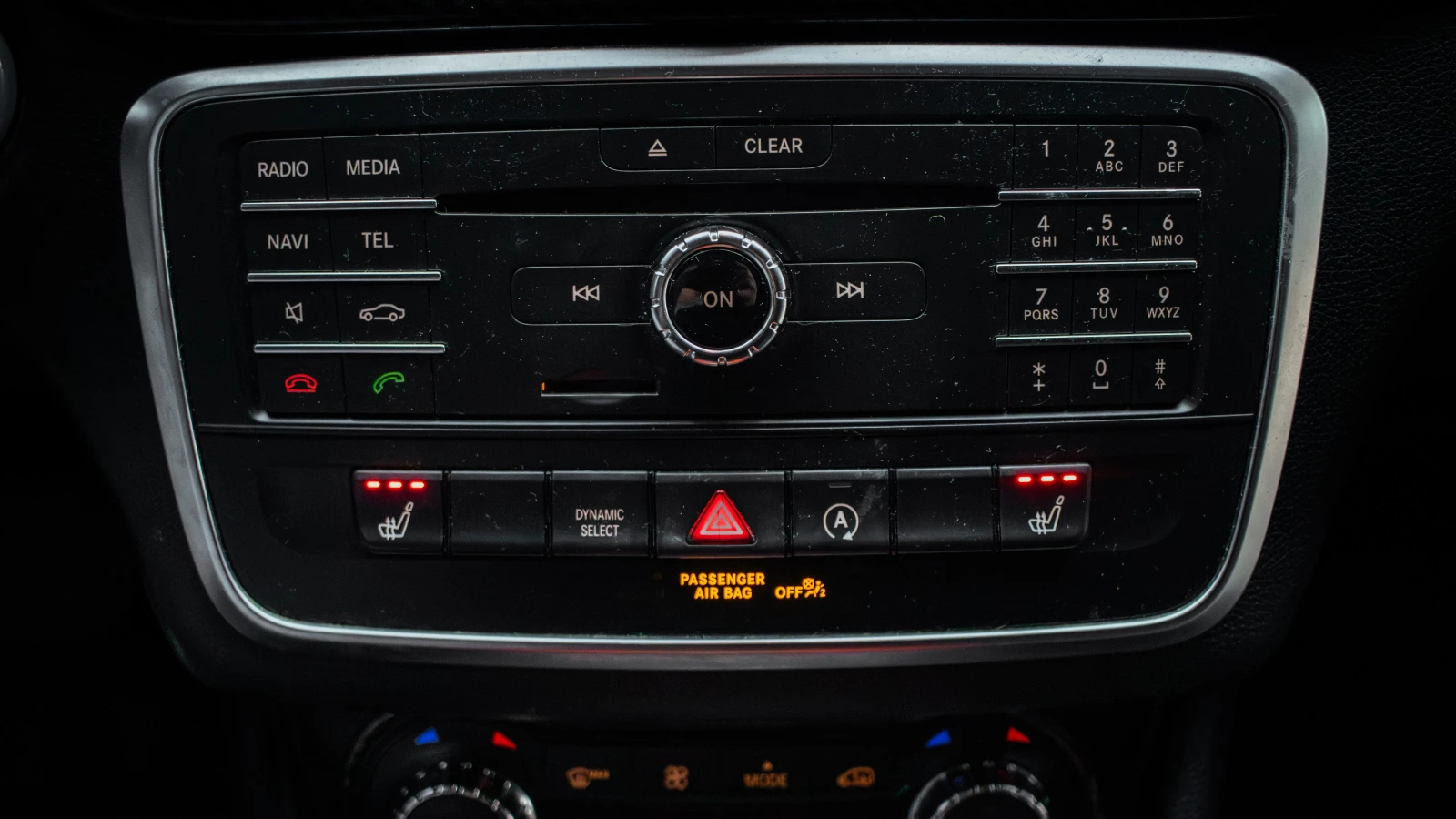 Mercedes-Benz CLA 250 MATTE BLACK* SPORT EXHAUST* STAGE* AMBIENT* CARBON, снимка 10 - Автомобили и джипове - 53943652