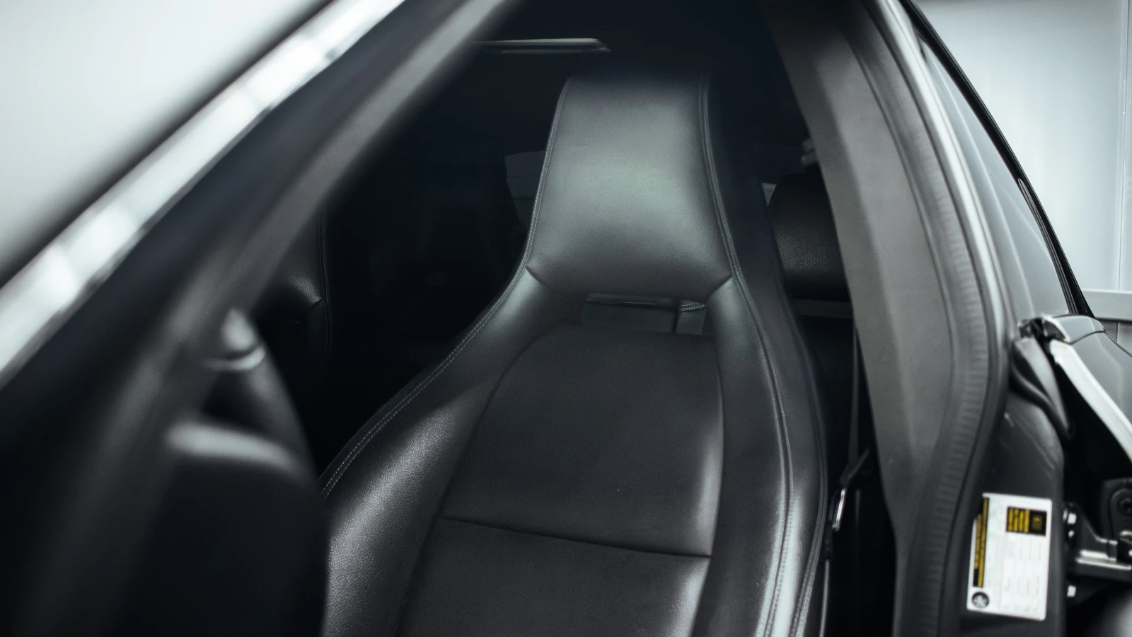 Mercedes-Benz CLA 250 MATTE BLACK* SPORT EXHAUST* STAGE* AMBIENT* CARBON, снимка 14 - Автомобили и джипове - 53943652