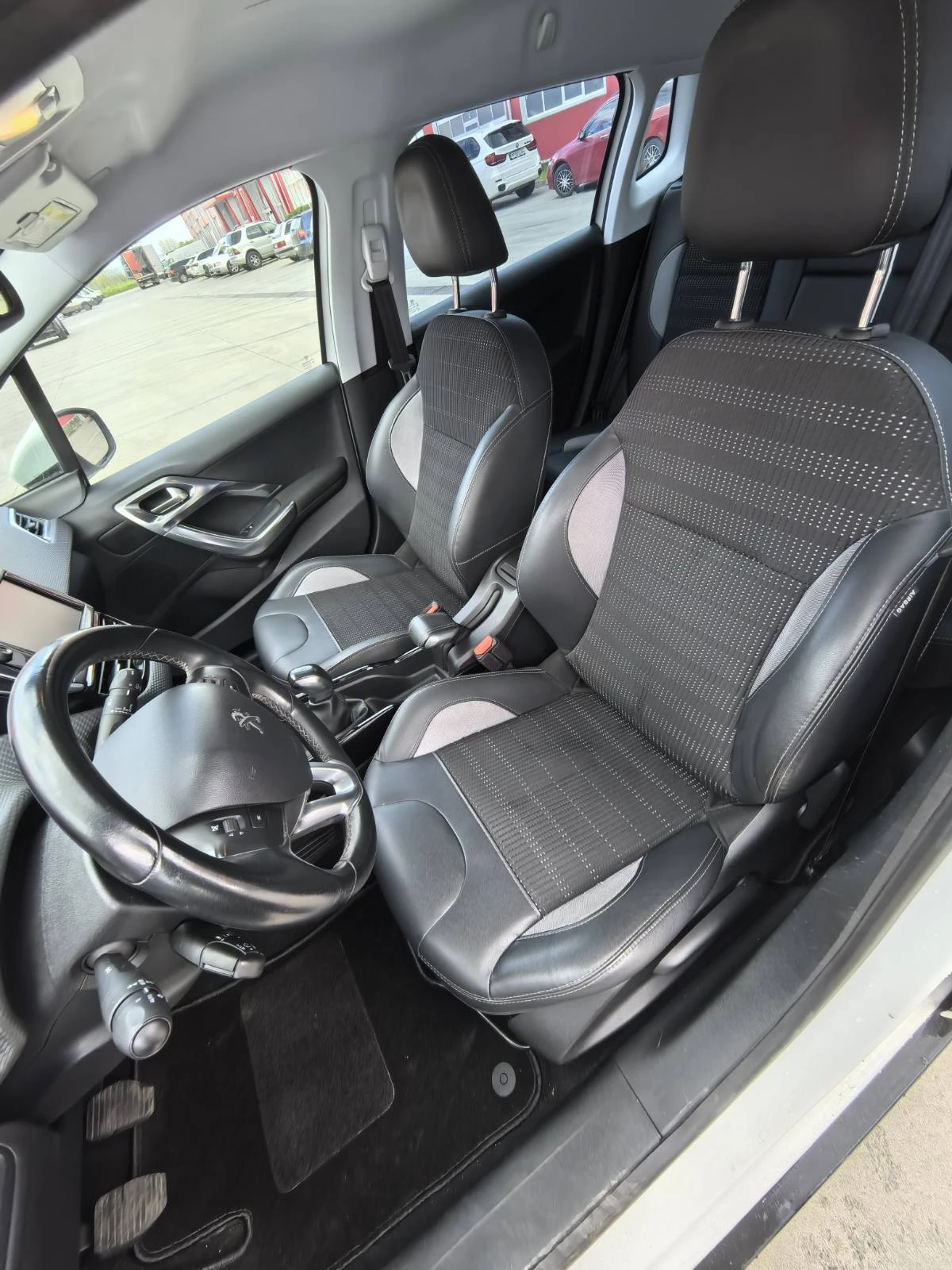 Peugeot 2008 FACELIFT PURETECH ALLURE, снимка 9 - Автомобили и джипове - 54299492