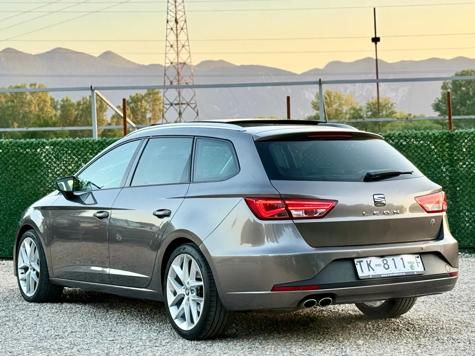 Seat Leon 2.0TDi FR//DSG* MATRIX* NAVI* PANORAMA* FACELIFT, снимка 5 - Автомобили и джипове - 54690933