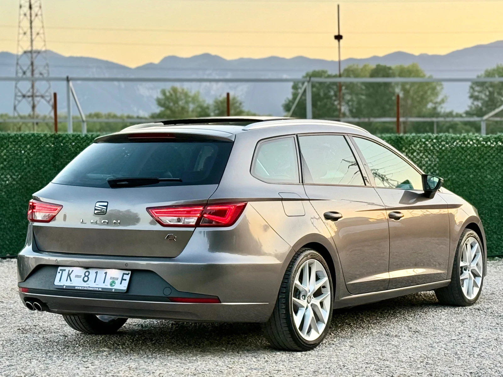 Seat Leon 2.0TDi FR//DSG* MATRIX* NAVI* PANORAMA* FACELIFT, снимка 4 - Автомобили и джипове - 54690933