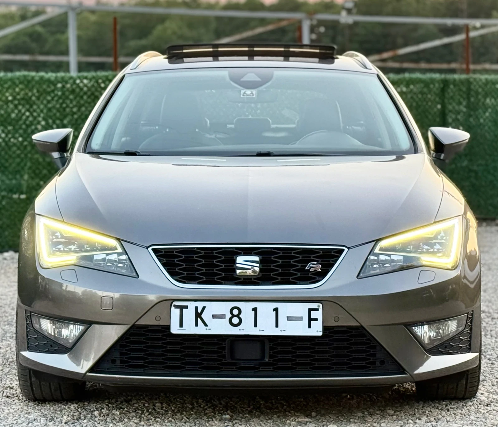 Seat Leon 2.0TDi FR//DSG* MATRIX* NAVI* PANORAMA* FACELIFT, снимка 2 - Автомобили и джипове - 54690933