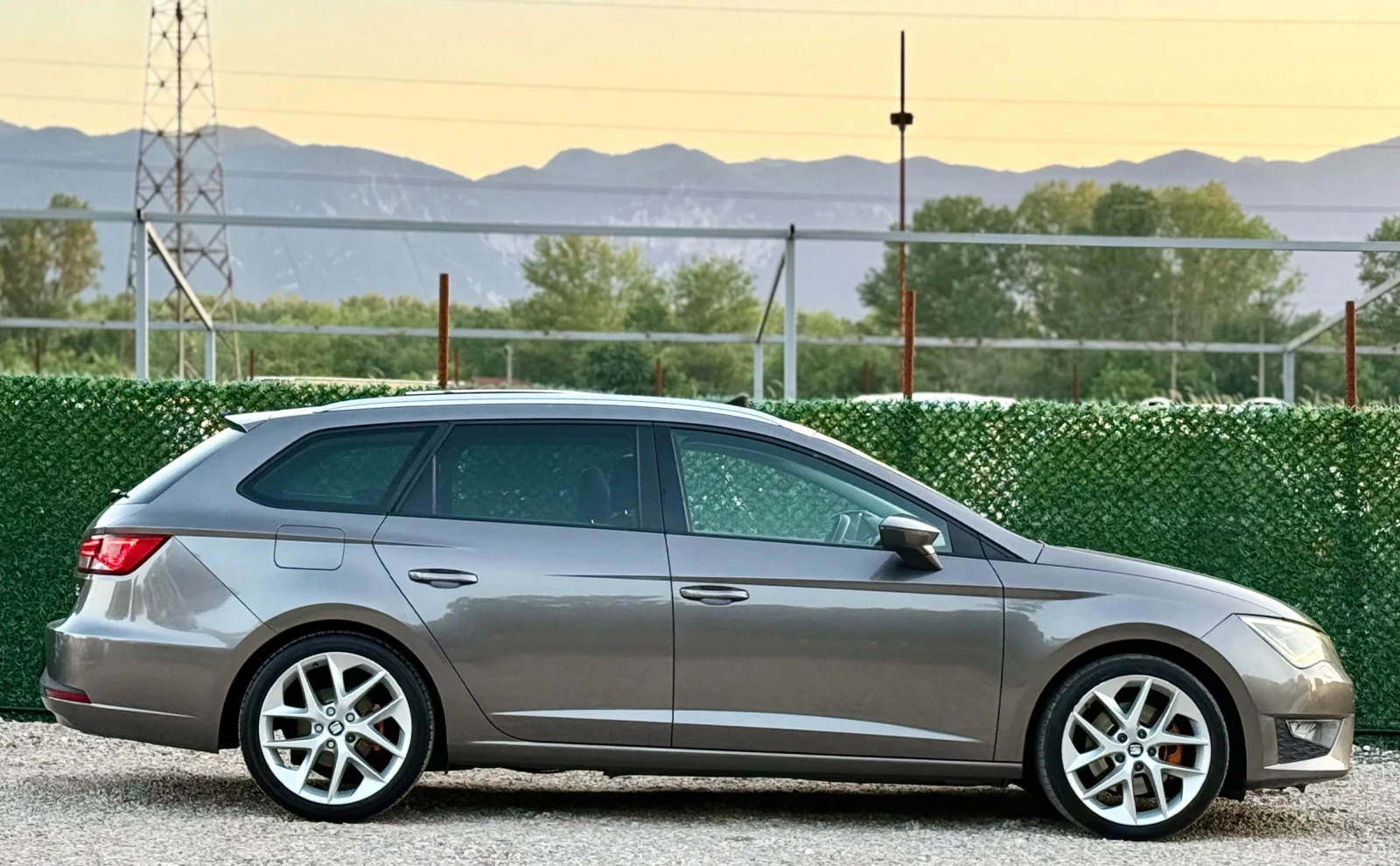 Seat Leon 2.0TDi FR//DSG* MATRIX* NAVI* PANORAMA* FACELIFT, снимка 7 - Автомобили и джипове - 54690933