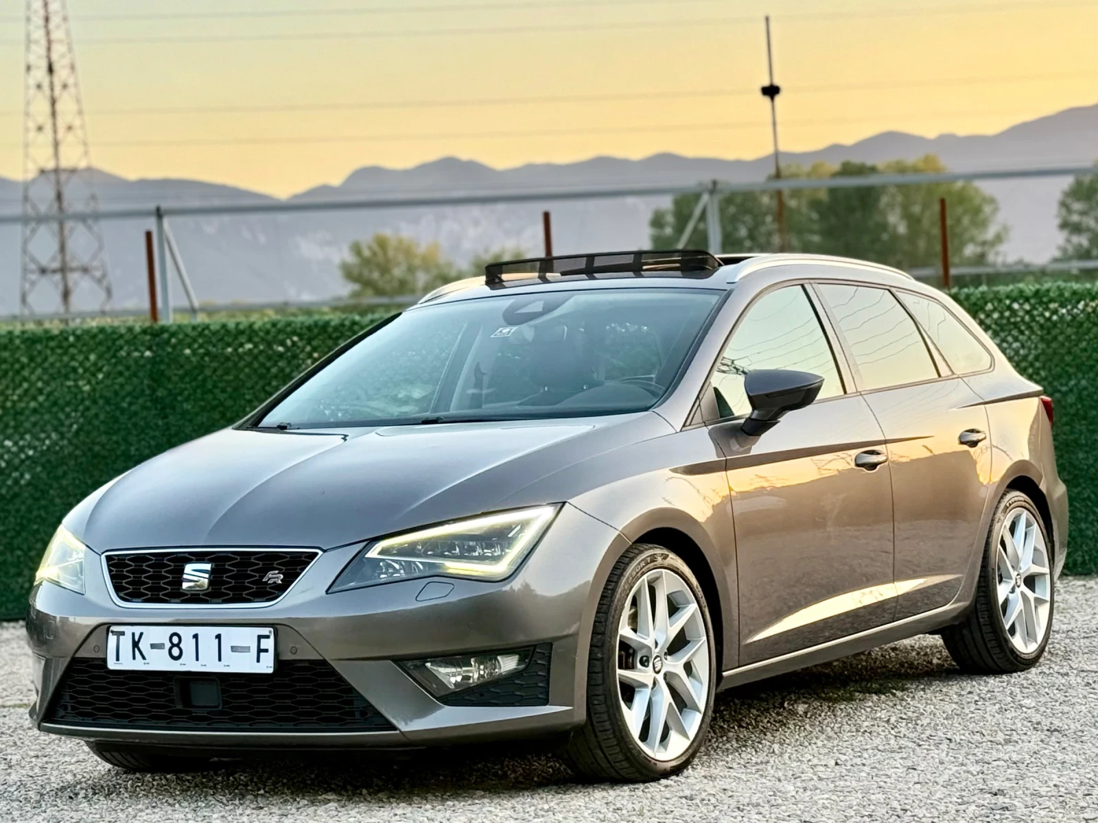 Seat Leon 2.0TDi FR//DSG* MATRIX* NAVI* PANORAMA* FACELIFT, снимка 3 - Автомобили и джипове - 54690933