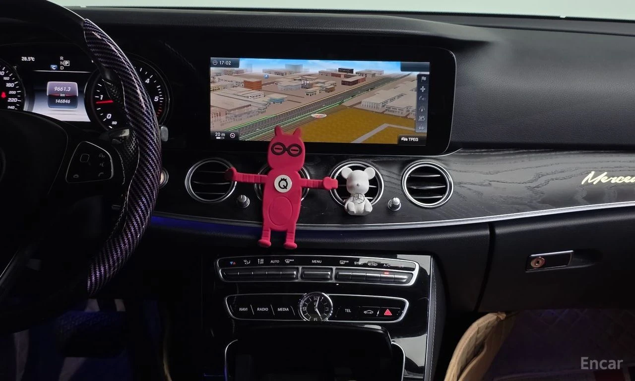 Mercedes-Benz E 220 * ФИКСИРАНА ЦЕНА ДО БЪЛГАРИЯ * АВТОКРЕДИТ, снимка 14 - Автомобили и джипове - 55421670