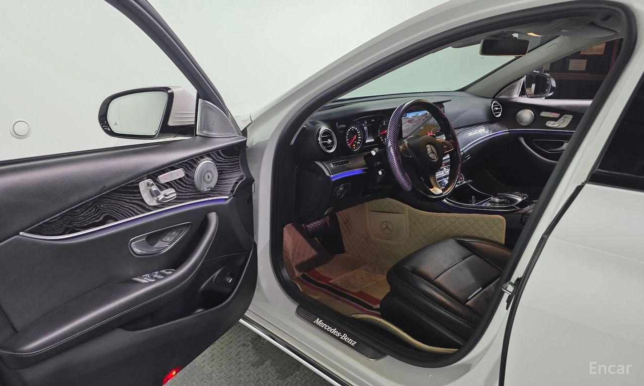Mercedes-Benz E 220 * ФИКСИРАНА ЦЕНА ДО БЪЛГАРИЯ * АВТОКРЕДИТ, снимка 12 - Автомобили и джипове - 55421670