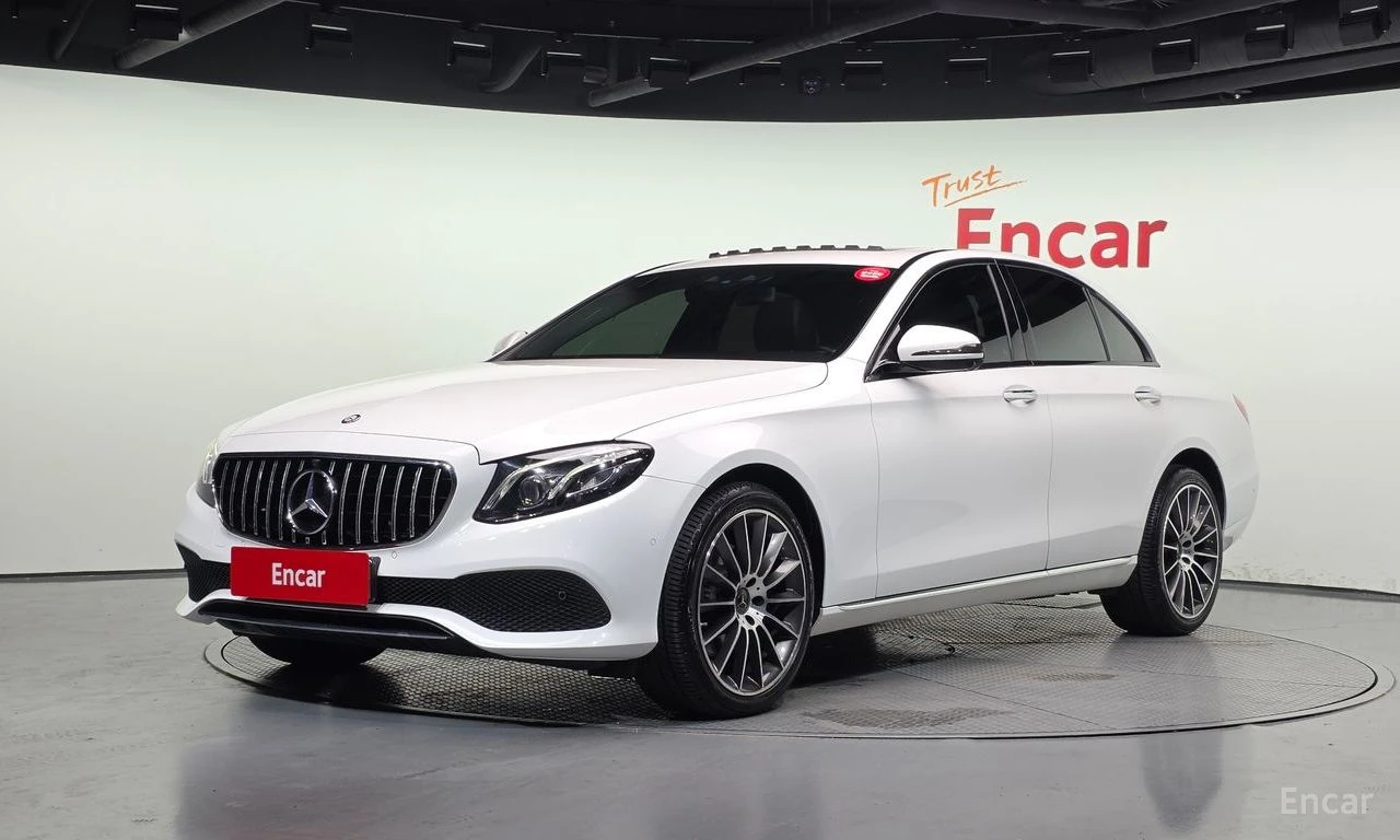 Mercedes-Benz E 220 * ФИКСИРАНА ЦЕНА ДО БЪЛГАРИЯ * АВТОКРЕДИТ, снимка 2 - Автомобили и джипове - 55421670