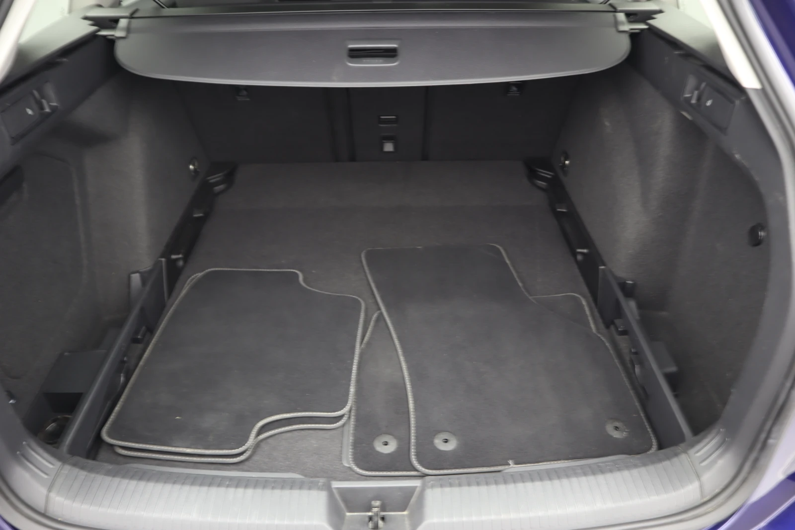 VW Golf Golf Vlll Variant, снимка 17 - Автомобили и джипове - 56031090