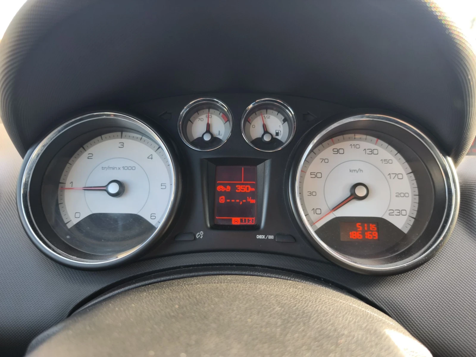 Peugeot 308 1.6HDI, снимка 12 - Автомобили и джипове - 56060451