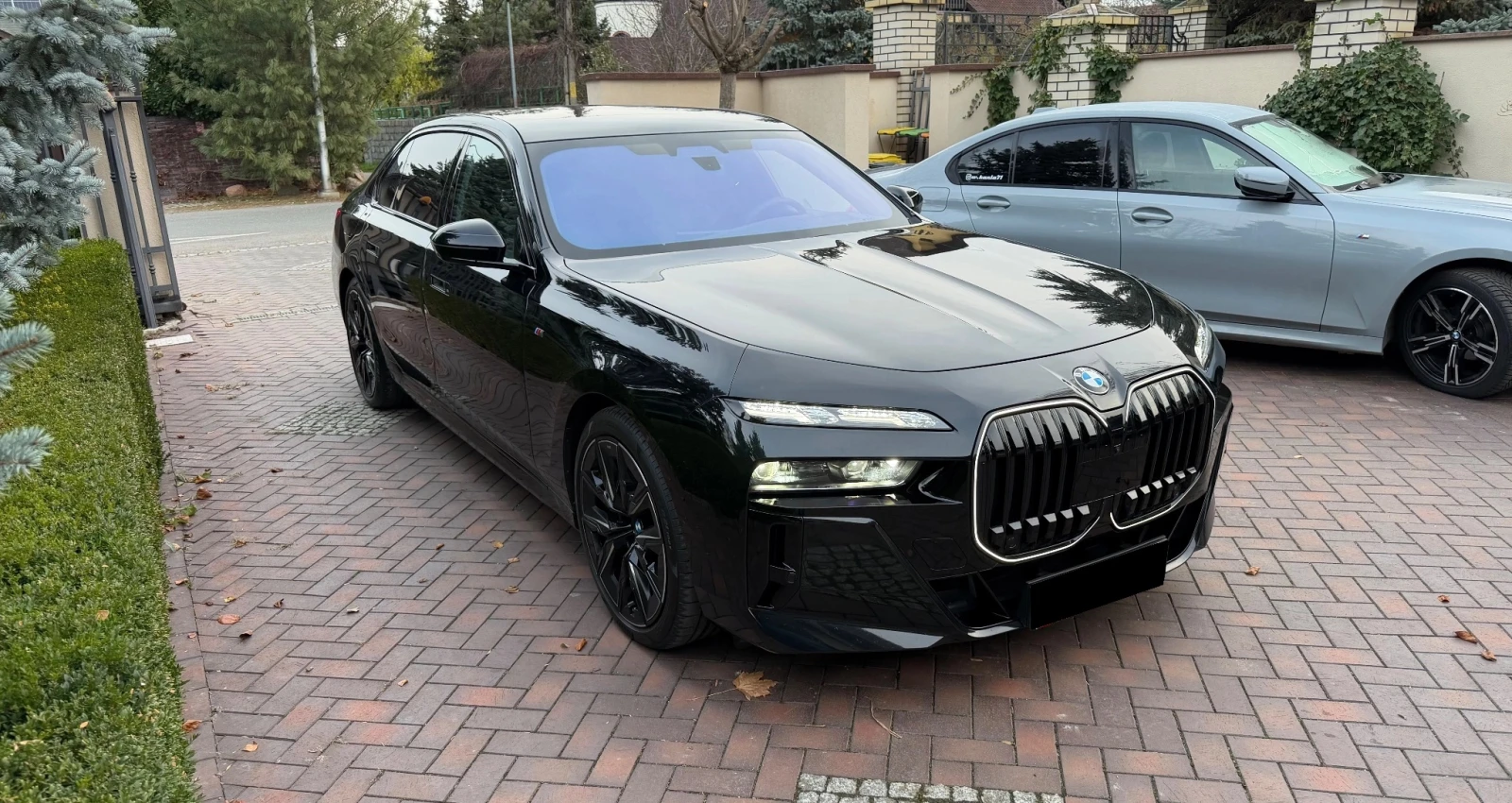 BMW 750 e xDrive M Sport Paket Pro, снимка 2 - Автомобили и джипове - 56079472