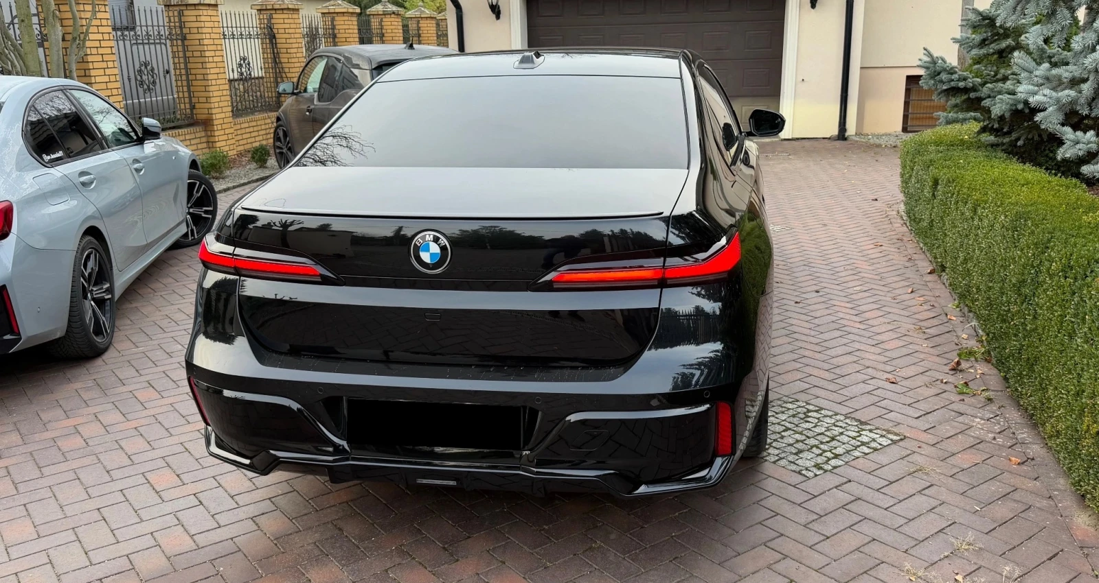 BMW 750 e xDrive M Sport Paket Pro, снимка 4 - Автомобили и джипове - 56079472