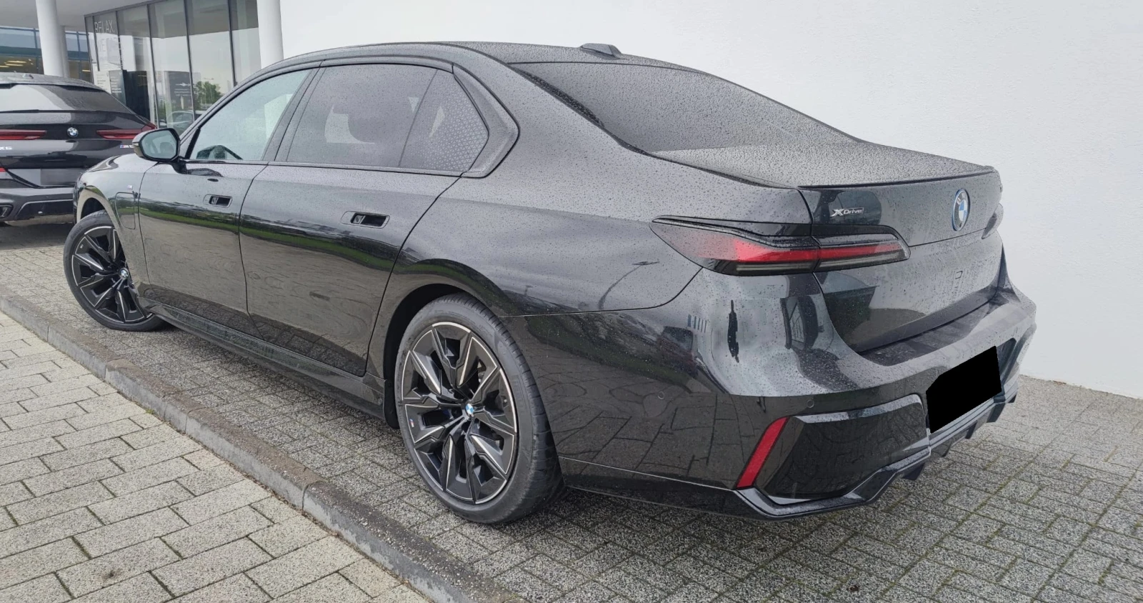 BMW 750 e xDrive M-Sport PHEV, снимка 2 - Автомобили и джипове - 56113491