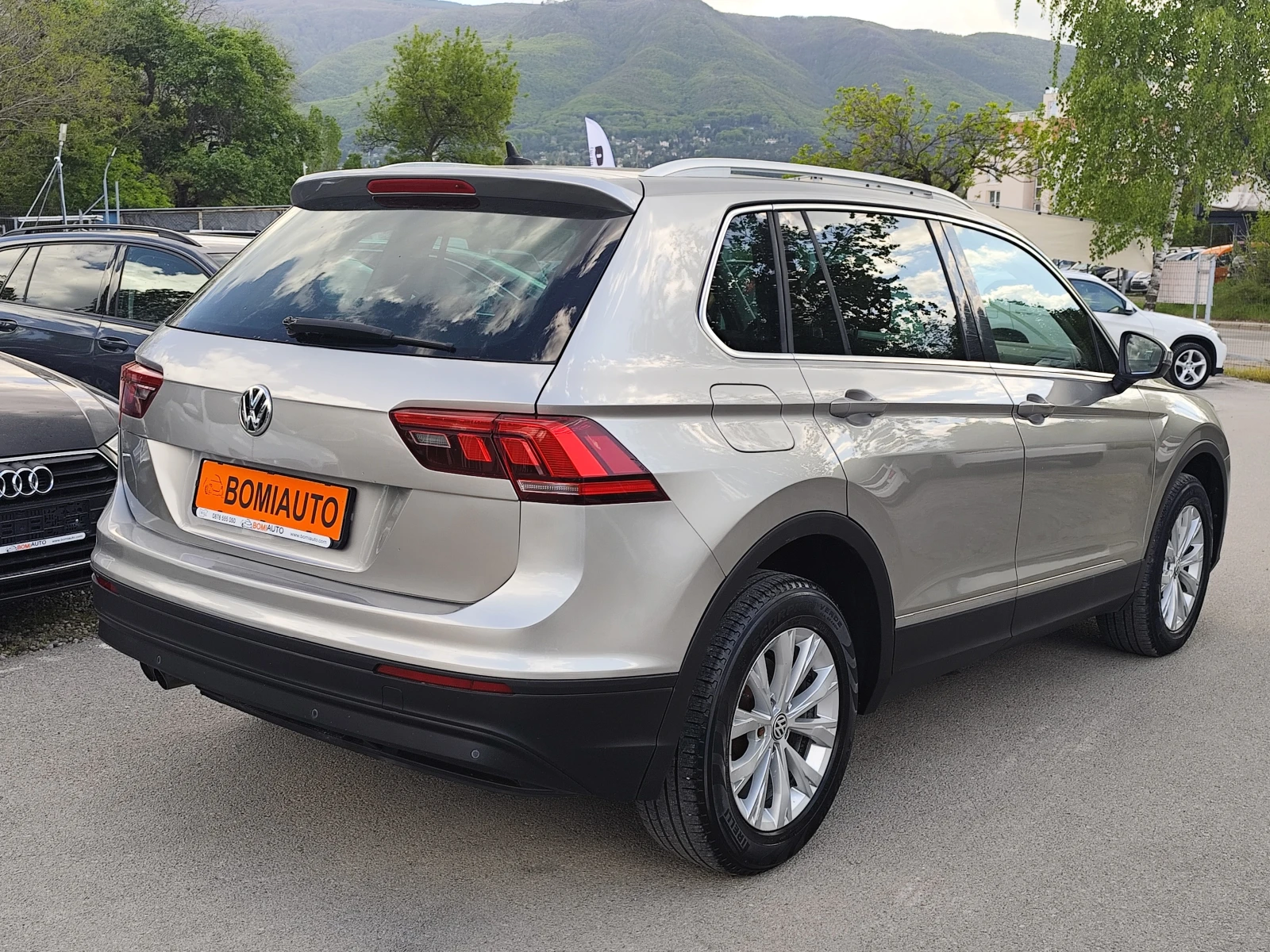 VW Tiguan 2.0TDi* 4MOTION* KLIMATRONIK* MMI* АВТОПИЛОТ - изображение 4