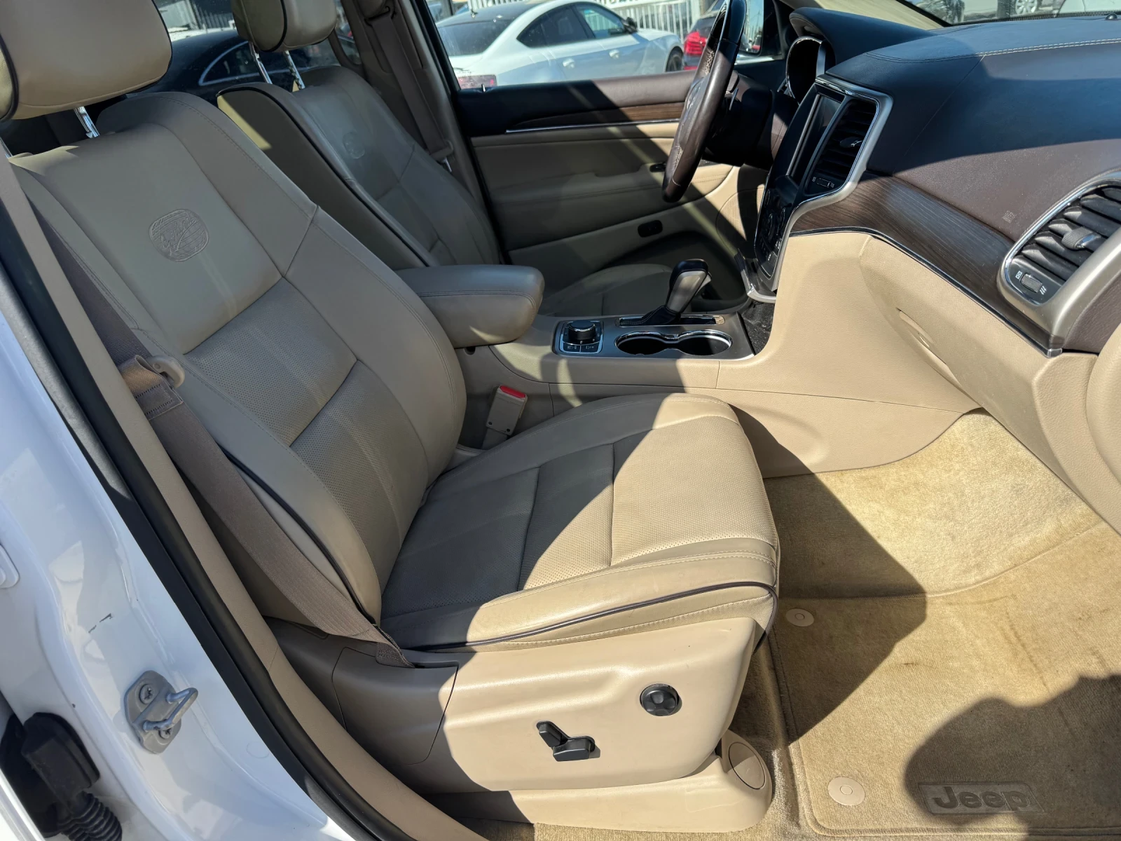 Jeep Grand cherokee Overland * FACE* 169000km* ОБДУХВАНЕ* ПОДГРЕВ, снимка 16 - Автомобили и джипове - 53799119