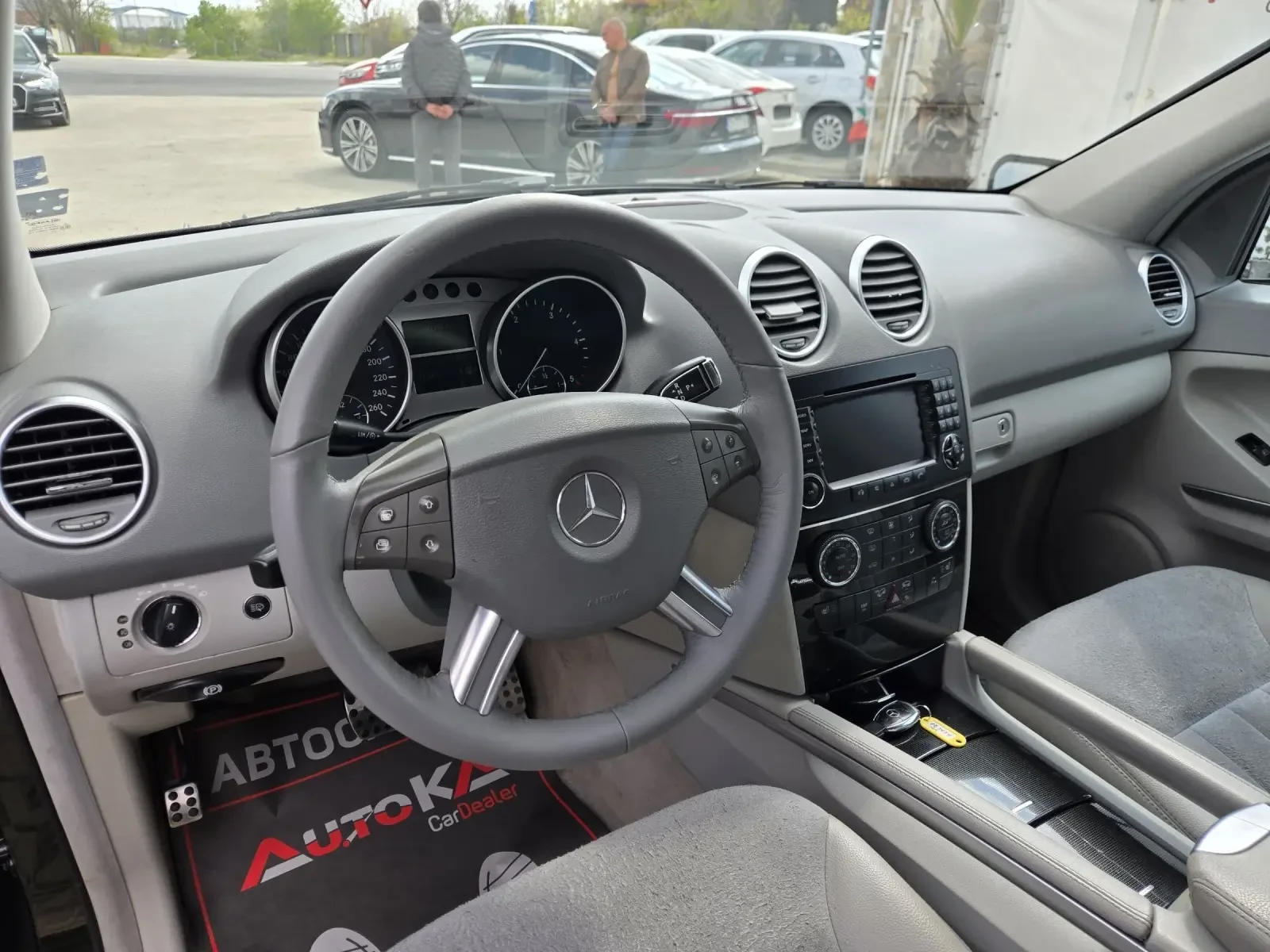 Mercedes-Benz ML 320 3.0CDI-224кс= 4MATIC= ПОДГРЕВ= ШИБЕДАХ= КСЕНОН, снимка 8 - Автомобили и джипове - 54246131