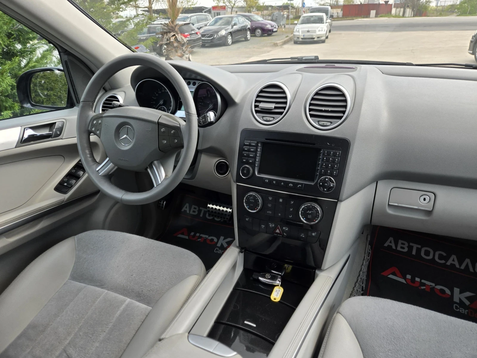 Mercedes-Benz ML 320 3.0CDI-224кс= 4MATIC= ПОДГРЕВ= ШИБЕДАХ= КСЕНОН, снимка 13 - Автомобили и джипове - 54246131