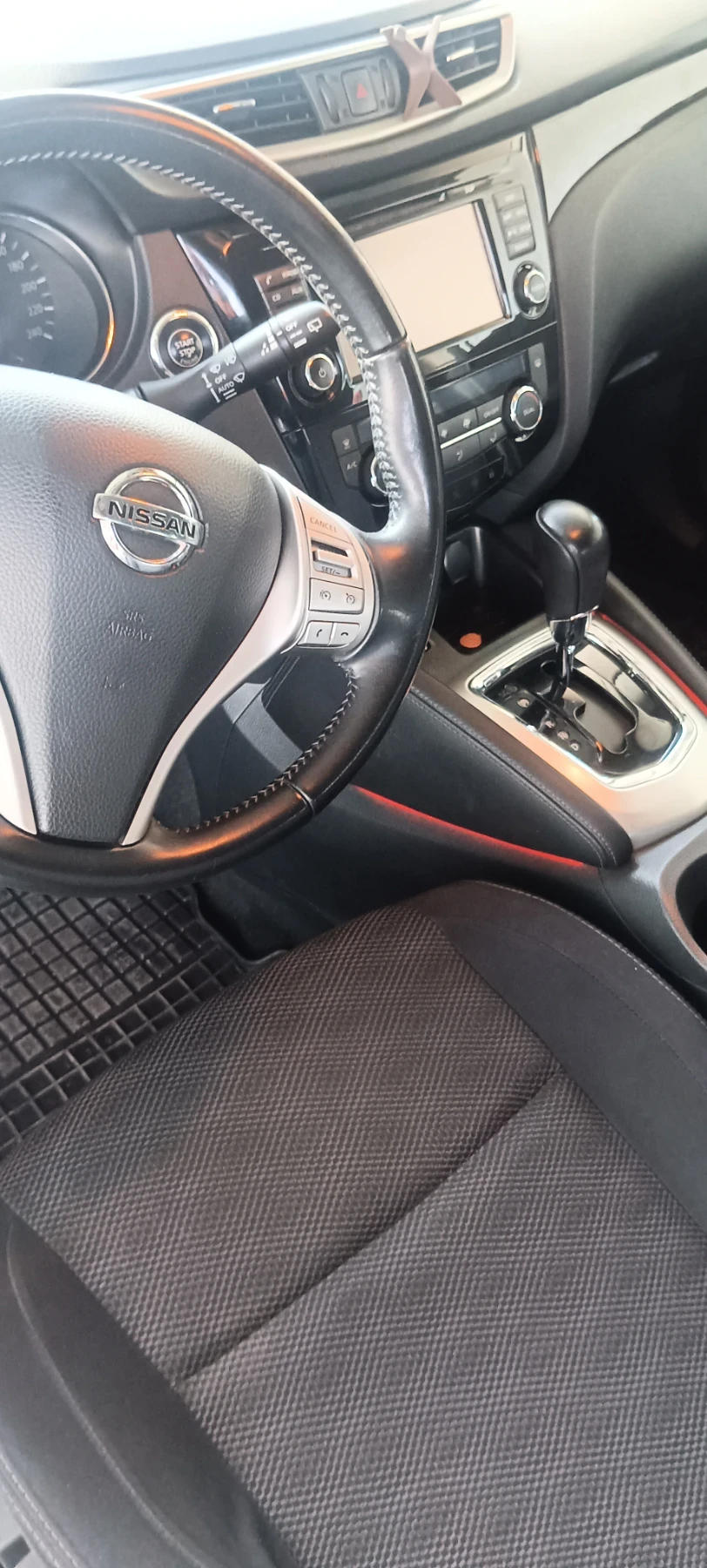 Nissan Qashqai, снимка 13 - Автомобили и джипове - 55771145