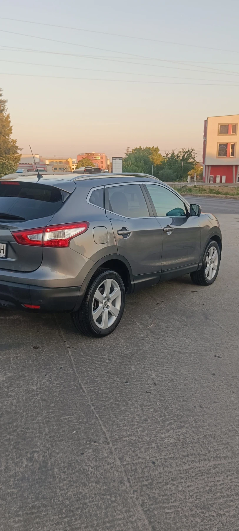 Nissan Qashqai, снимка 6 - Автомобили и джипове - 55771145