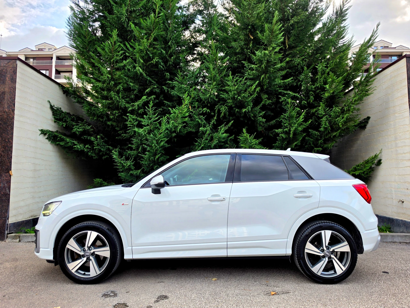 Audi Q2 2.0 s-line 4x4 FULL , снимка 8 - Автомобили и джипове - 56515801