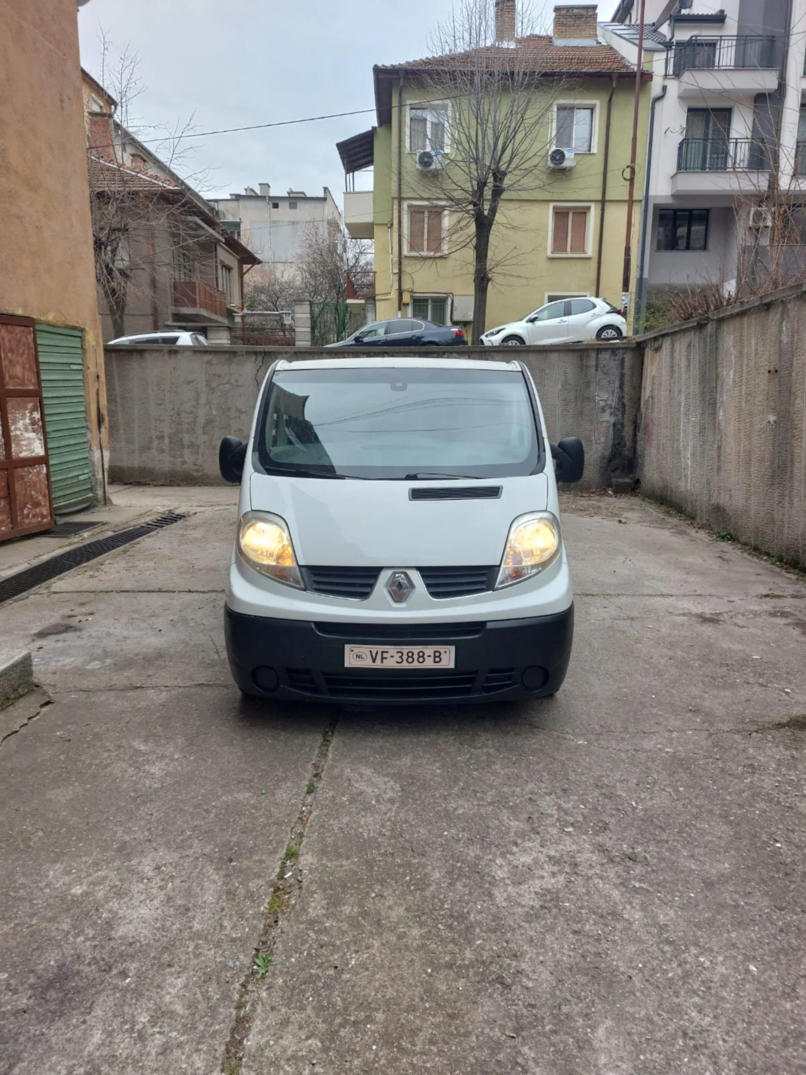 Renault Trafic 2.0 DCi Дълга База , снимка 9 - Бусове и автобуси - 53906721