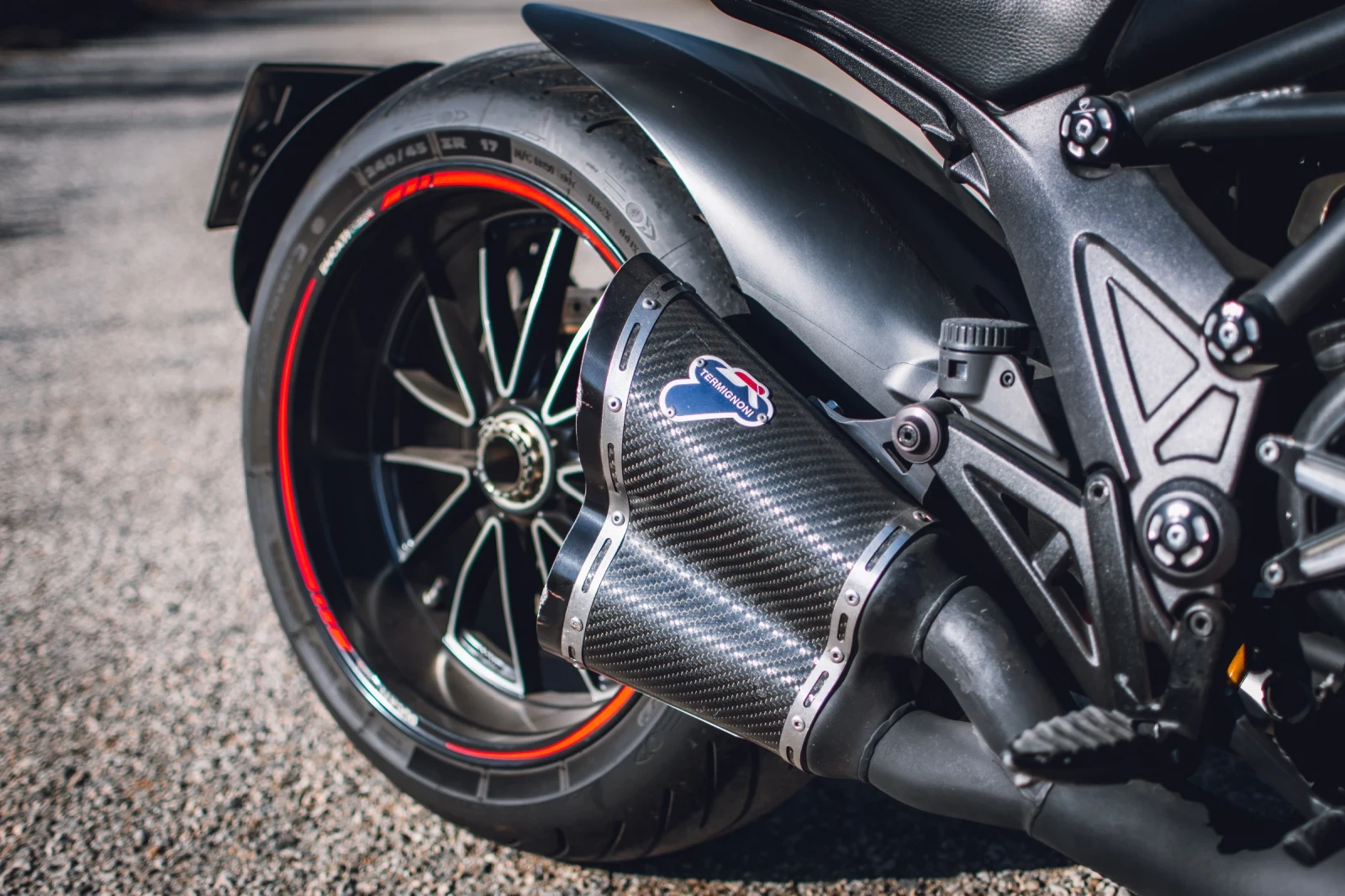 Ducati Diavel Black carbon Termignoni  - изображение 5